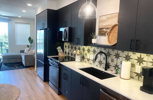 New Braunfels Apartamento | Modern Condo, Walk to Restaurants, Coffee & Live Music, Minutes from the River