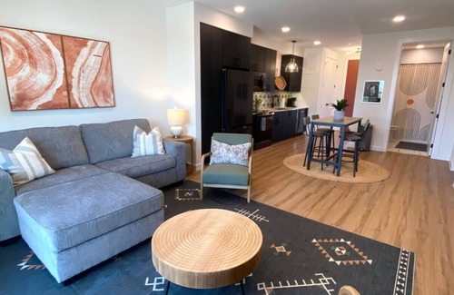 New Braunfels Apartamento | Modern Condo, Walk to Restaurants, Coffee & Live Music, Minutes from the River