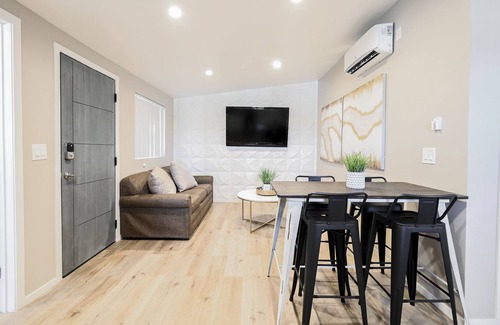 Gateway District Condominio | Modern Condo Walking Distance to the Strip