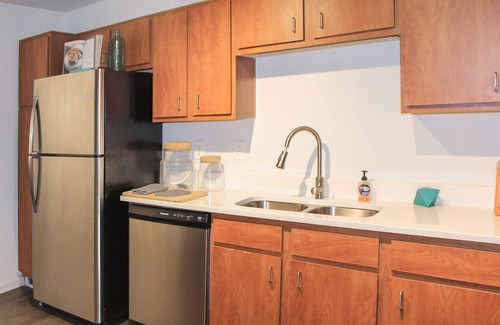 West Campus Apartamento | Modern Condo With Pool, Gym, Workspaces & BBQ