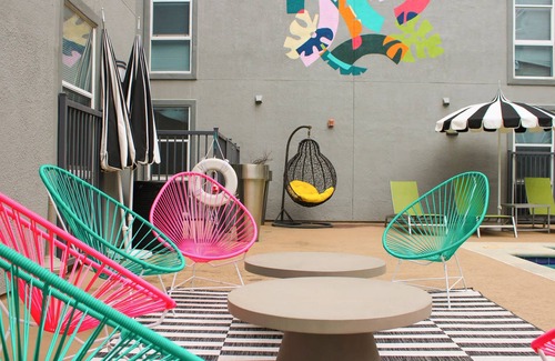 West Campus Apartamento | Modern Condo With Pool, Gym, Workspaces & BBQ