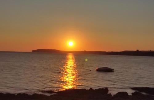 Għadira Casa | Modern confortable room for 1 Person only in a shared flat close to beach