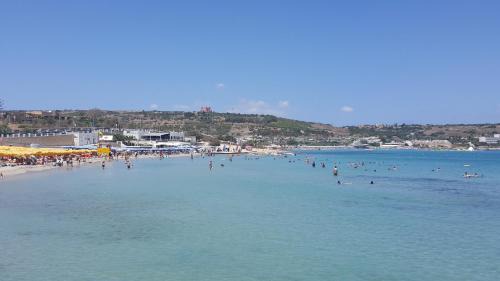 Għadira Casa | Modern confortable room for 1 Person only in a shared flat close to beach