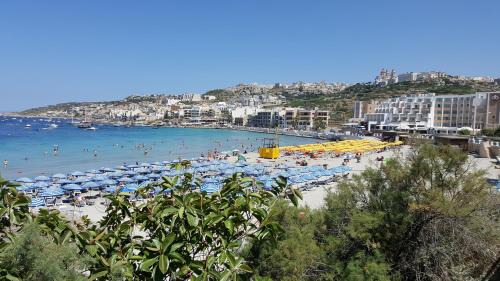 Għadira Casa | Modern confortable room for 1 Person only in a shared flat close to beach