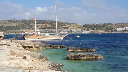 Għadira Casa | Modern confortable room for 1 Person only in a shared flat close to beach