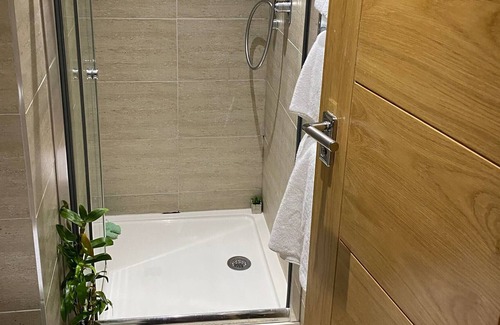 Dunstable Apartamento | Modern Contemporary Luxury Small Medium