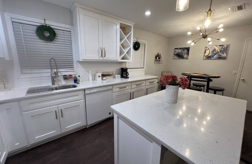 Lake City Casa | Modern & Convenient 3/2 Home