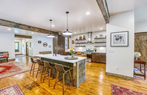 Asheville Casa | Tranquilo y acogedor 3 BDRM / 2. Casa de 5 baños, porche cubierto, pozo de fuego, 10 MIN DWNTN AVL