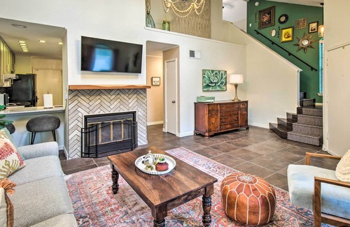 Coppell Casa | Modern Coppell Retreat w/ Patio + Fire Pit!
