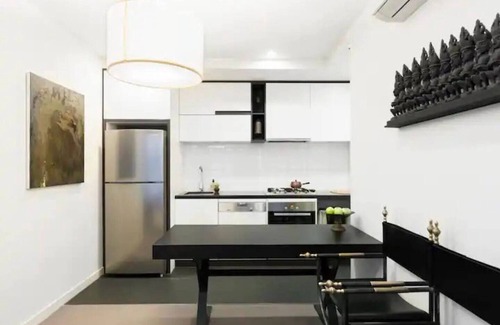 South Yarra Apartamento | Modern Cosmopolitan Retreat on Toorak Rd