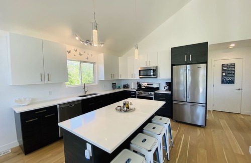 South Bruce Peninsula Casa | Modern cottage in the Bruce Peninsula with amazing sunset views.