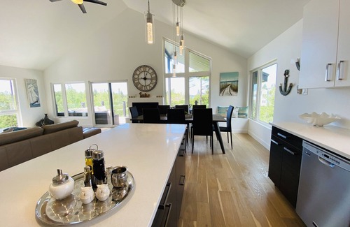 South Bruce Peninsula Casa | Modern cottage in the Bruce Peninsula with amazing sunset views.