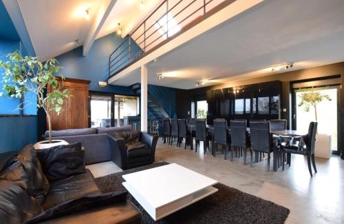 Vaux-sur-Sure Casa | Modern Cottage in Vaux-sur-Sûre with Sauna