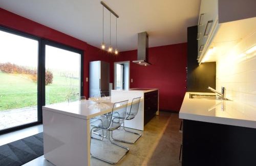 Vaux-sur-Sure Casa | Modern Cottage in Vaux-sur-Sûre with Sauna