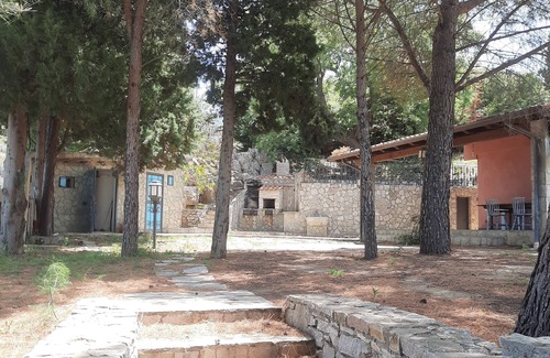 Caccamo Cabaña | Te propongo villa rodeada de naturaleza, con terraza, horno, barbacoa, zona de hogueras.
