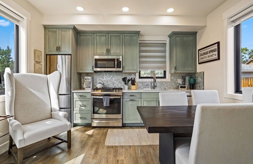 Central Colorado Springs Cabaña | Modern Cottage Vibe -- Springs Retreat + Hot Tub