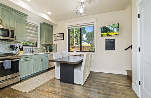 Central Colorado Springs Cabaña | Modern Cottage Vibe -- Springs Retreat + Hot Tub
