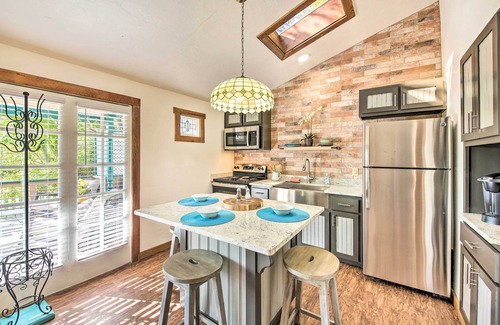 New Braunfels Cabaña | ¡NUEVO! Cabaña moderna con patio - ¡5Mi a Gruene Hall!