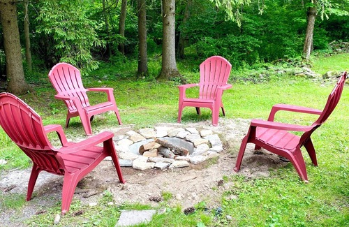 Mountainhome Cabaña | Modern Cottage with Beautiful Backyard and Firepit!