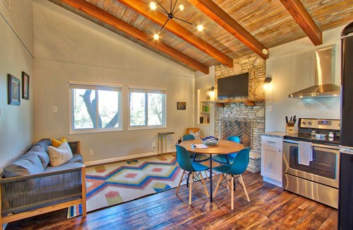 Canyon Lake Cabaña | Modern Cottages with Prime Canyon Lake Access