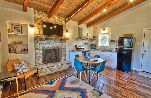 Canyon Lake Cabaña | Modern Cottages with Prime Canyon Lake Access