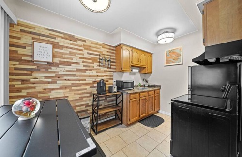 Shelby Township Apartamento | Modern Cozy 1 Bedroom Apartment in Shelby Township