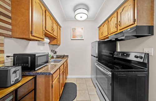 Shelby Township Apartamento | Modern Cozy 1 Bedroom Apartment in Shelby Township