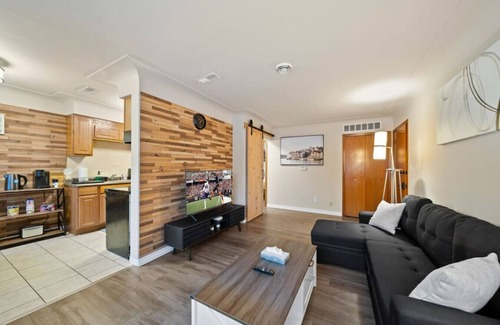 Shelby Township Apartamento | Modern Cozy 1 Bedroom Apartment in Shelby Township