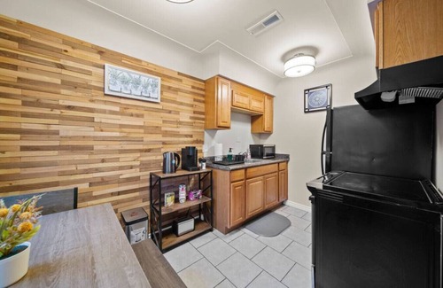 Shelby Township Apartamento | Modern Cozy 1 Bedroom Apartment in Shelby Township