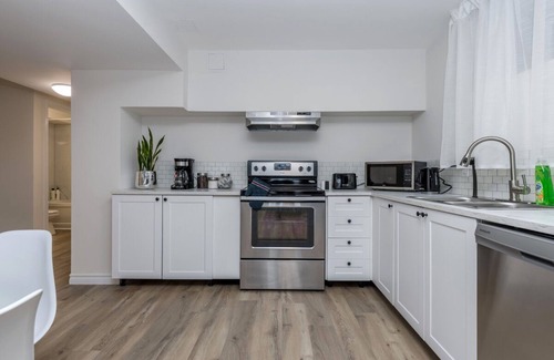 Barrie Casa | *Modern & Cozy* 1 Bdrm W/Fast Internet & Smart TV