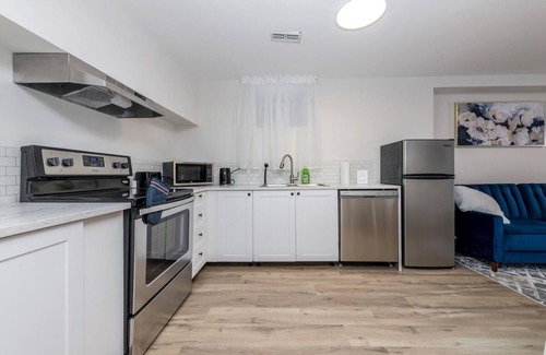 Barrie Casa | *Modern & Cozy* 1 Bdrm W/Fast Internet & Smart TV