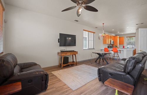 Ceres Casa | Modern Cozy 3-bedroom townhome minutes from hostipals in Modesto & Turlock