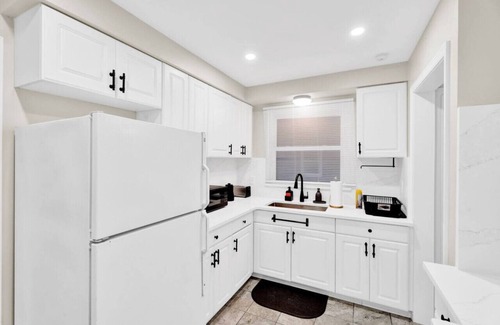 Royal Oak Casa | Modern cozy 4b bunglow in Royal