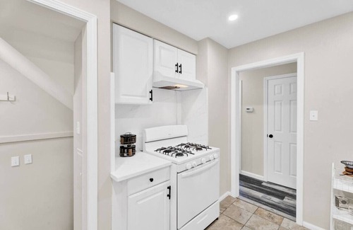Royal Oak Casa | Modern cozy 4b bunglow in Royal