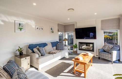 Palmerston North Casa | Modern, Cozy and Spacious 3 bedroom Home near City Centre