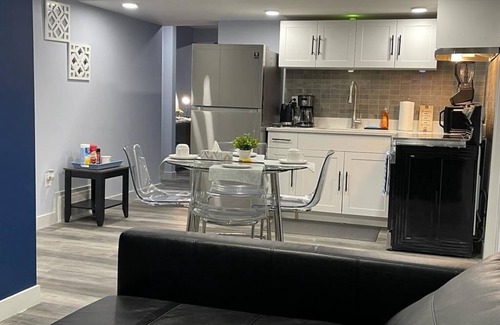 Southwest Edmonton Casa | Modern, cozy and private suite basement in South West Edmonton