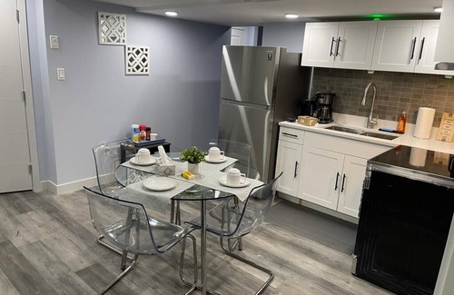 Southwest Edmonton Casa | Modern, cozy and private suite basement in South West Edmonton
