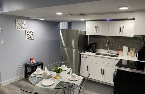 Southwest Edmonton Casa | Modern, cozy and private suite basement in South West Edmonton