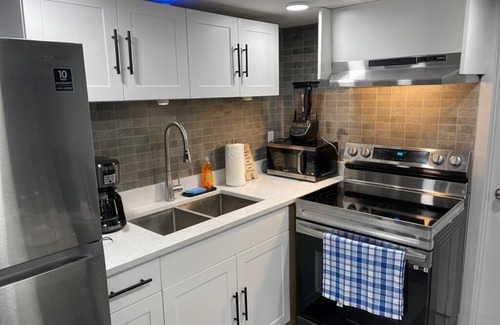 Southwest Edmonton Casa | Modern, cozy and private suite basement in South West Edmonton