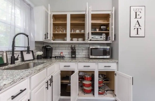 Center Casa | Modern & Cozy Cape | 4 Bedroom House | Central Location
