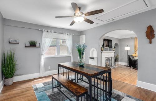 Grosse Pointe Apartamento | Modern & Cozy East Side Gem ~ Queen Beds ~ Parking