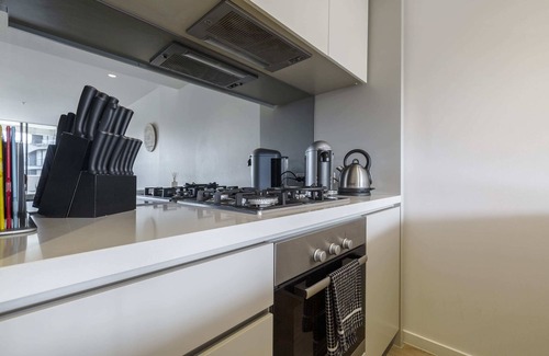 Abbotsford Apartamento | Modern Cozy Escape: Nature & City Lifestyle Awaits