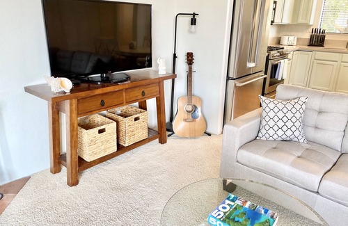Carpinteria Apartamento | Modern & Cozy Gem ~ Walk to the Beach ~ Queen Beds