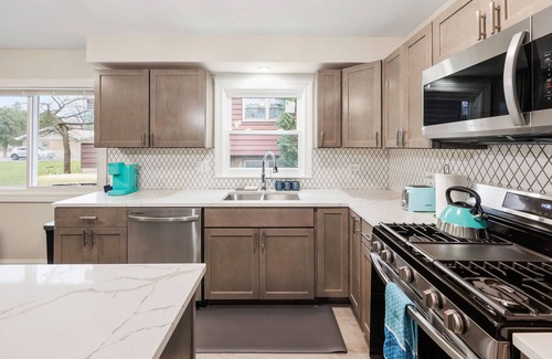 Worth Casa | Modern & Cozy house in Chicago suburb