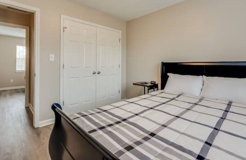 Riverdale Casa | Modern Cozy Humble Abode 15 mins from ATL Airport
