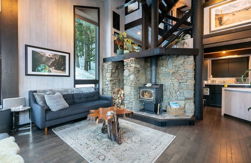 Truckee Casa | Modern~Cozy Mountain Getaway 3 Beds Max 6 adults