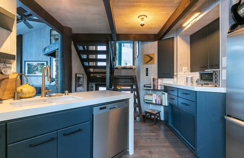 Truckee Casa | Modern~Cozy Mountain Getaway 3 Beds Max 6 adults