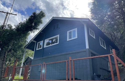 Dunsmuir Casa | Modern Cozy Mountain Home with VIEWS