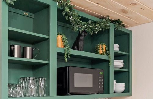 Canadensis Cabina | Modern Cozy Pocono Cabin | Pickleball | Firepits