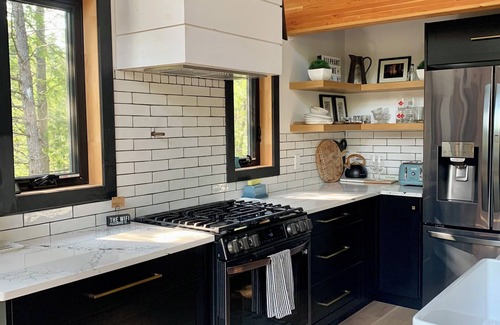 South Bruce Peninsula Casa | Modern & Cozy Retreat, 1 min stroll to Oliphant beach & 10 KM’s to Sauble.